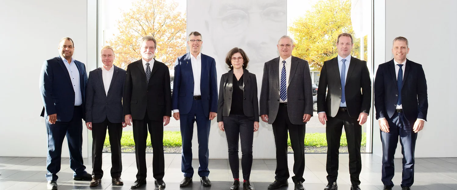 Pfeiffer Vacuum and Schunk Group support young scientists.