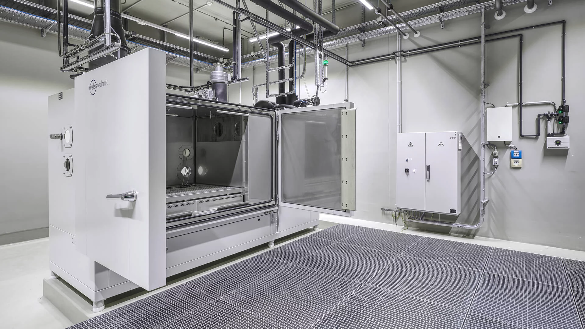  Klimaprüfkammer für Batterietests in gesichertem Testraum von Weiss Technik