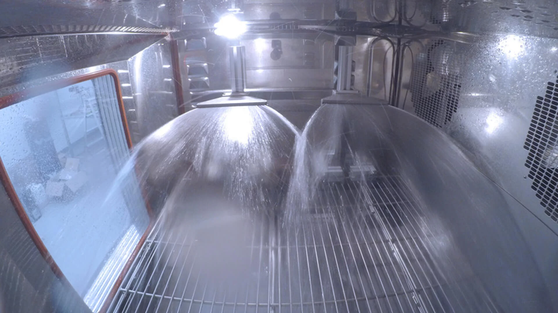  Active splash test in a test chamber with intense water exposure of test specimens