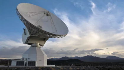 Radarantenne für Defence‑Anwendungen mit Bedarf an zuverlässiger IT‑ und Elektronikkühlung im Outdoor‑Einsatz