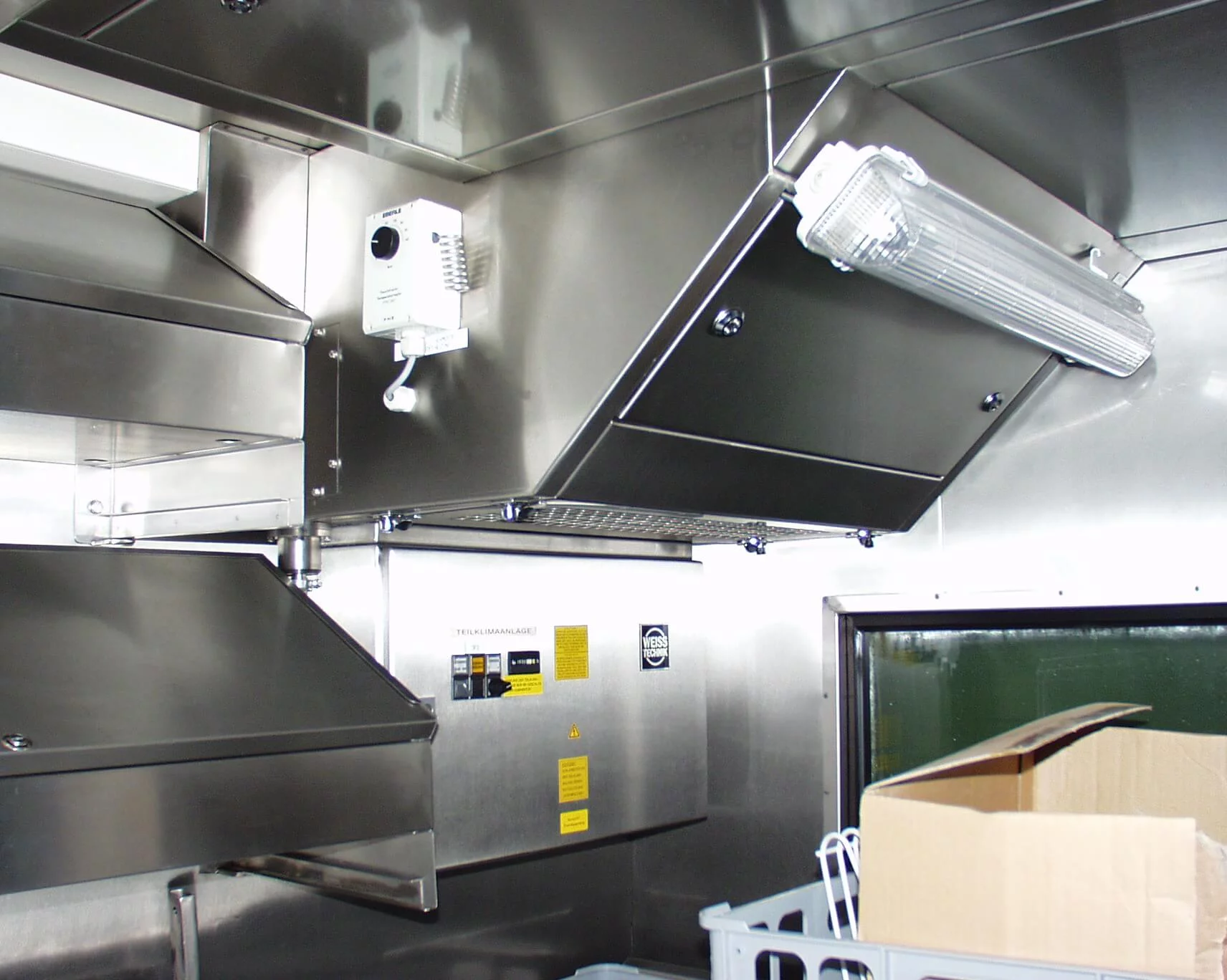  Interior of the K36W‑A defence air conditioning unit by Weiss Defence with stainless‑steel panels, air flow and integrated technology