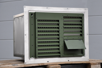 Kompaktes Kühlmodul Module R‑3 von Weiss Defence mit olivgrünen Lüftungslamellen und integrierter Luftklappe