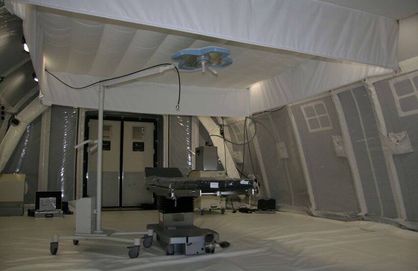  Medical tent interior with controlled climate conditions using the ZKB MCRS1 system by Weiss Defence