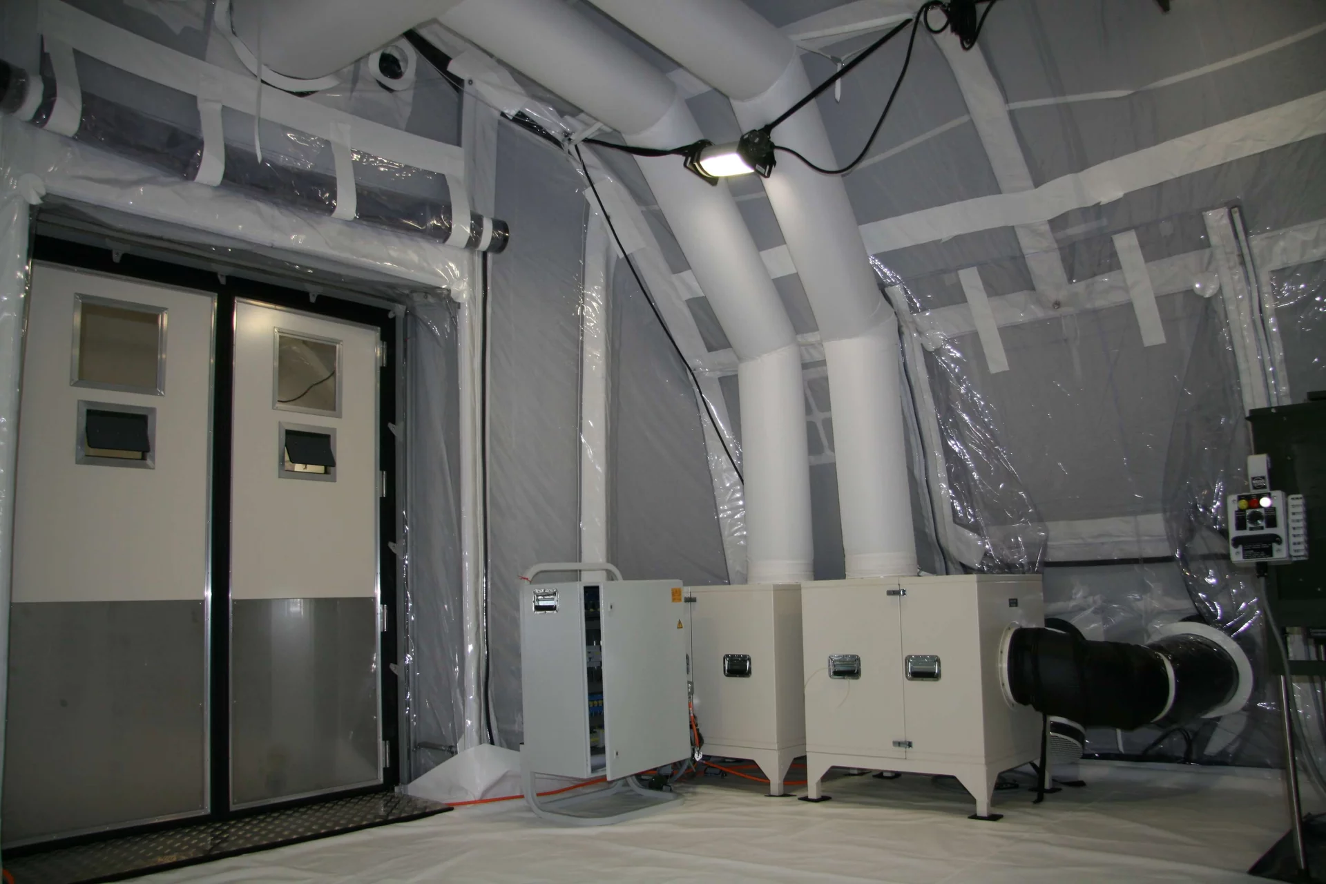  Tent interior with installed air distribution and filtration technology of the ZKB MCRS1 by Weiss Defence
