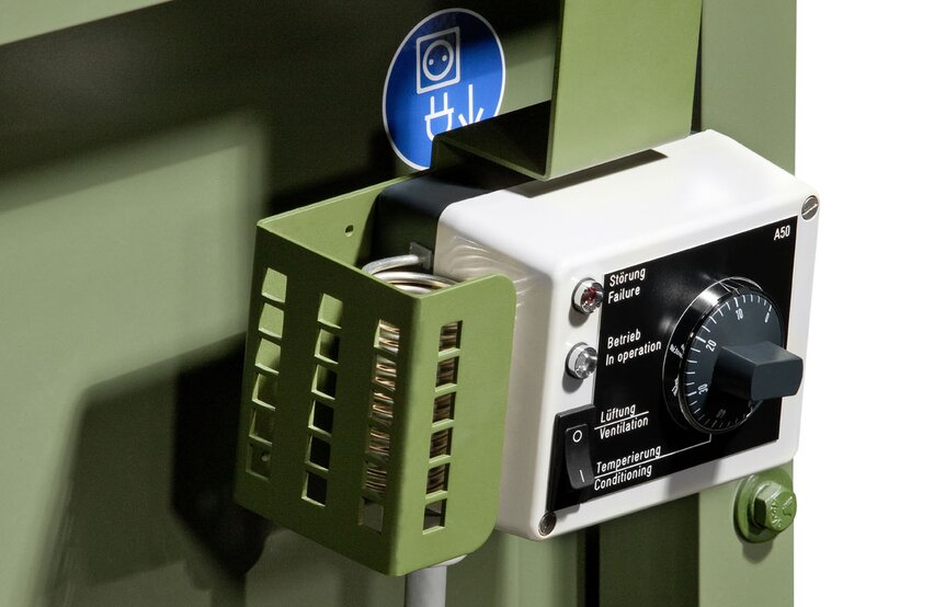  Close‑up of the control knob and status indicators of the ZKB‑20/18 tent air conditioner by Weiss Defence