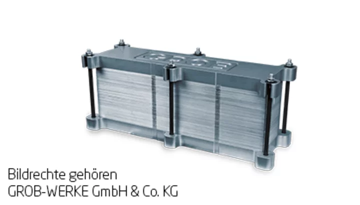 Brennstoffzellen‑Stack mit Bipolarplatten für die industrielle Brennstoffzellen‑Produktion unter Reinraumbedingungen