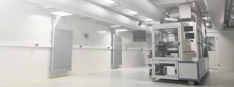  Industrieller Trockenraum mit integrierter Produktionsanlage und Luftkanalsystem für präzise Feuchteregelung