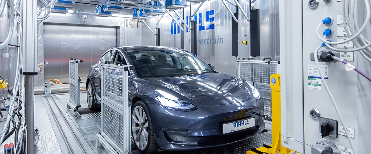 말레 파워트레인 Mahle Powertrain 을 위한 이동식 태양광 시뮬레이션을 갖춘 항온항습챔버