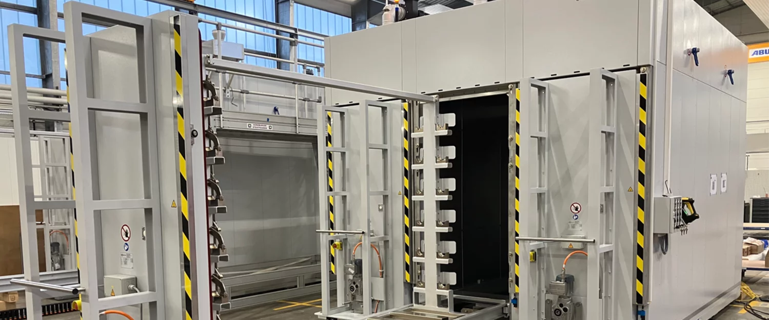 Four de polymérisation pour enroulement filamentaire Four industriel de polymérisation pour pièces à enroulement filamentaire dans un hall de production