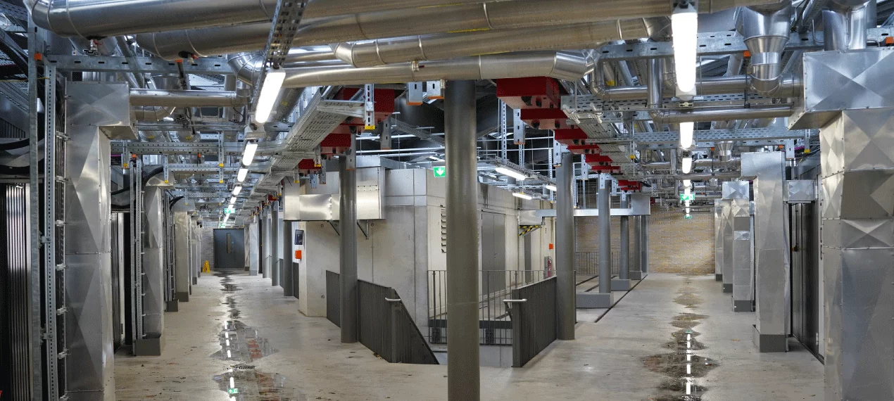 Dans les laboratoires, plusieurs milliers de cellules de batteries peuvent &#xEA;tre vieillies et analys&#xE9;es simultan&#xE9;ment.