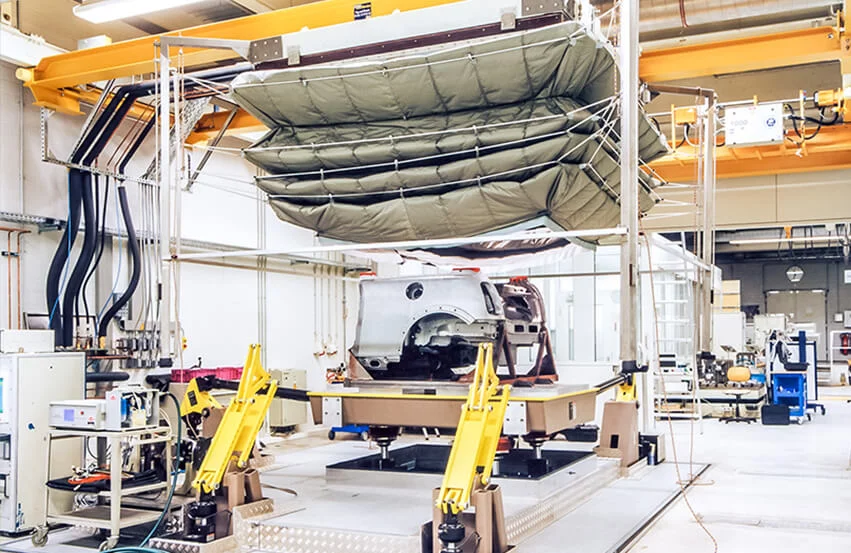 Climate test chamber with multi-axis shaker table (MAST)